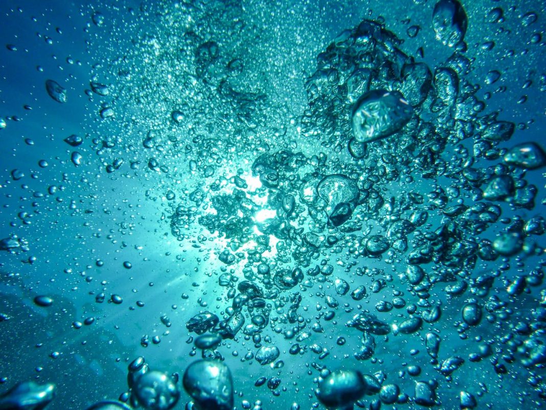 Comprendre les avantages de l’adoucisseur d’eau : Pourquoi opter pour une eau plus douce à la maison