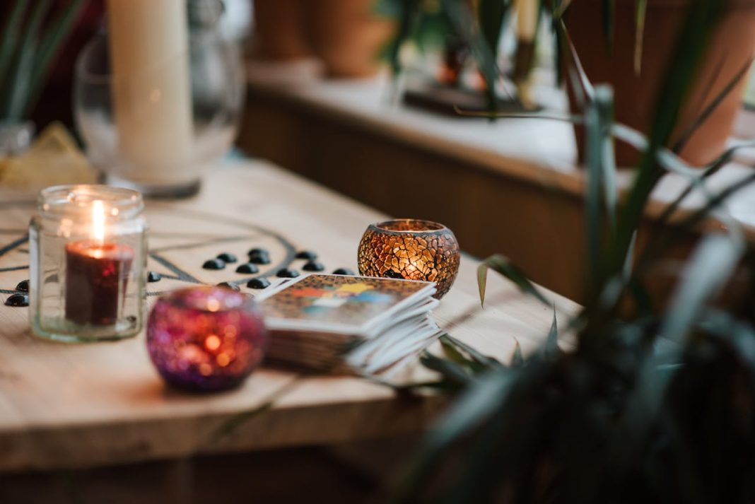 Les consultations de tarot en ligne : une porte vers la sagesse et l’inspiration