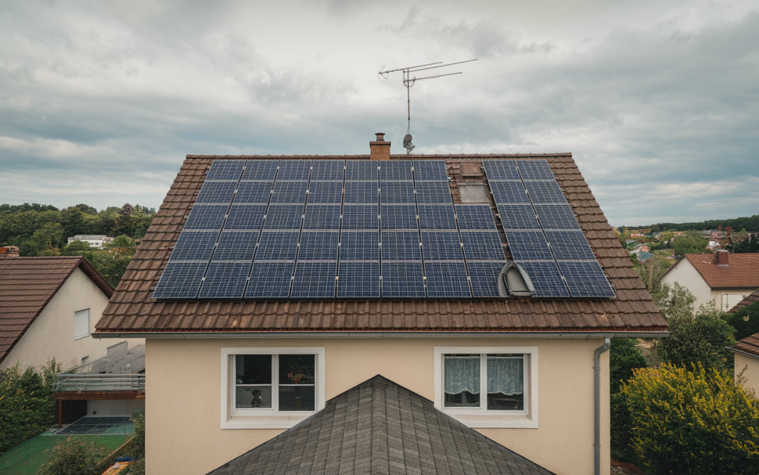 Panneau solaire pour maison 100 m² : comment réduire vos factures dès 2025 ?